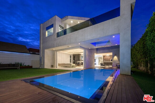 Primary Photo - 6660 Colgate Ave