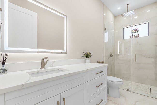 Building Photo - 1720 NE 14th St