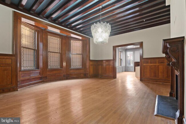 Building Photo - 812 Park Ave