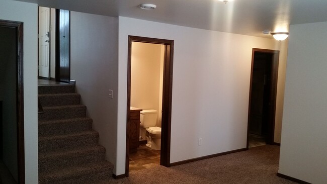 Building Photo - 3 Bed 3 Bath Twin Home