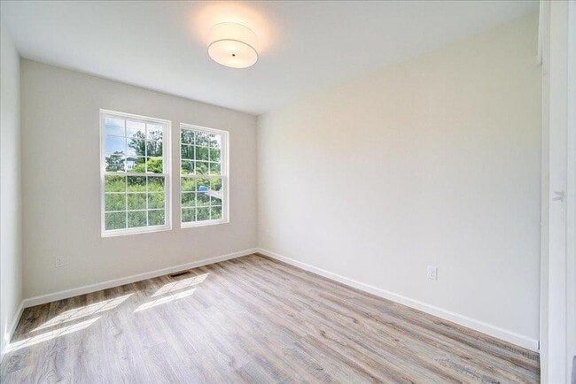 Building Photo - 1421 Whispering Hills Dr