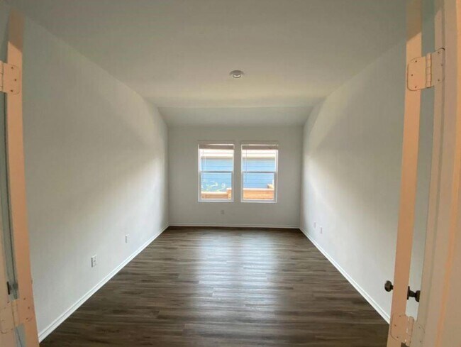 Building Photo - 480 Jack Ryan