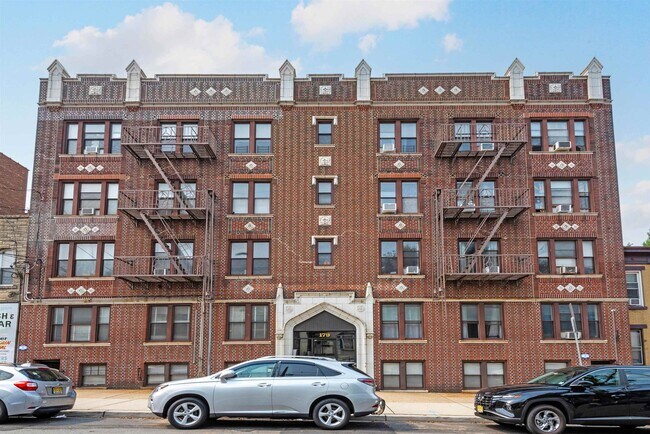 Building Photo - 179 Manhattan Ave