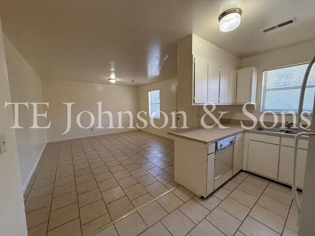 Building Photo - All-Inclusive Living in a Prime Winston-Sa...