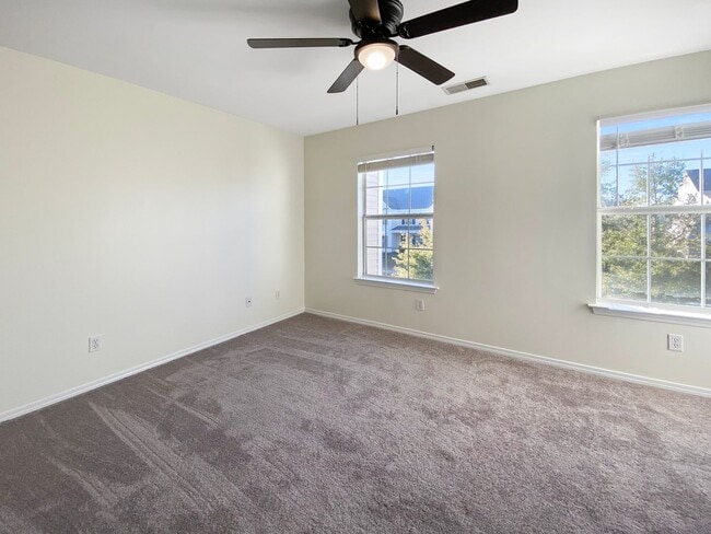 Building Photo - Two Bedroom Townhome in Godley Park with m...