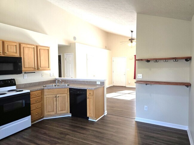 Building Photo - 3 Bedroom Ranch in Great Acres 251024