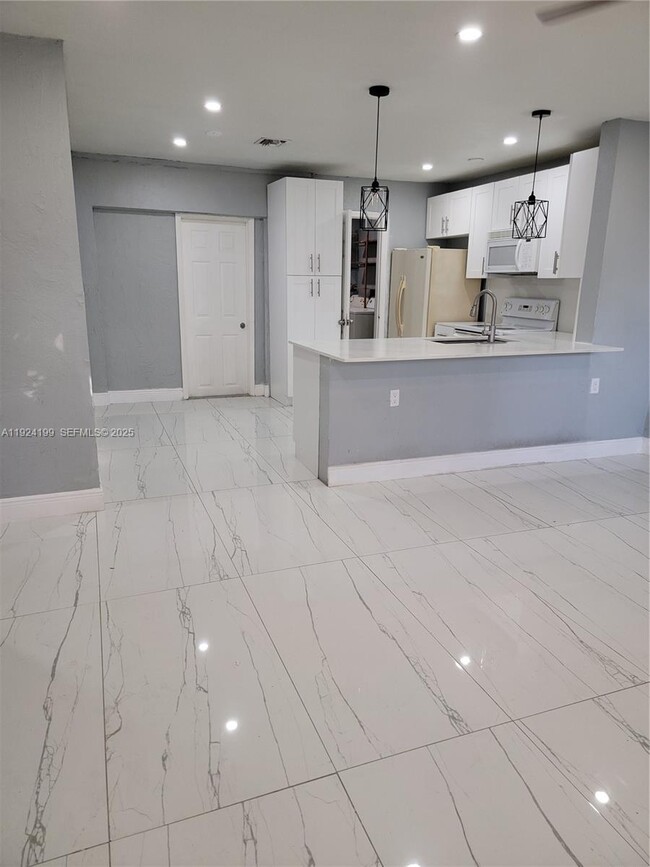 Building Photo - 1710 SW 70th Way