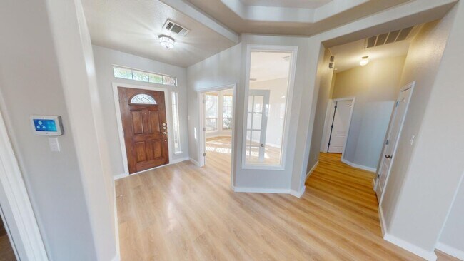 Building Photo - Elegant home in Pflugerville with great fe...