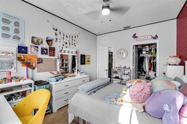 Building Photo - 1429 SE 23rd Terrace