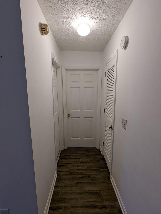 Building Photo - 215 Hickory Forge Dr