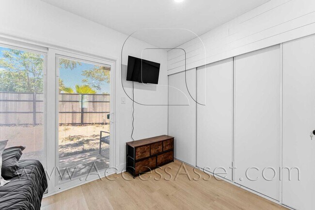 Building Photo - 434 Highland Ave
