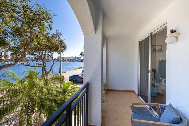 Building Photo - 3255 NE 184th St