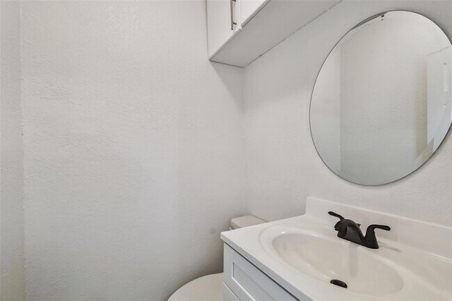 Building Photo - 4802 W Longfellow Ave