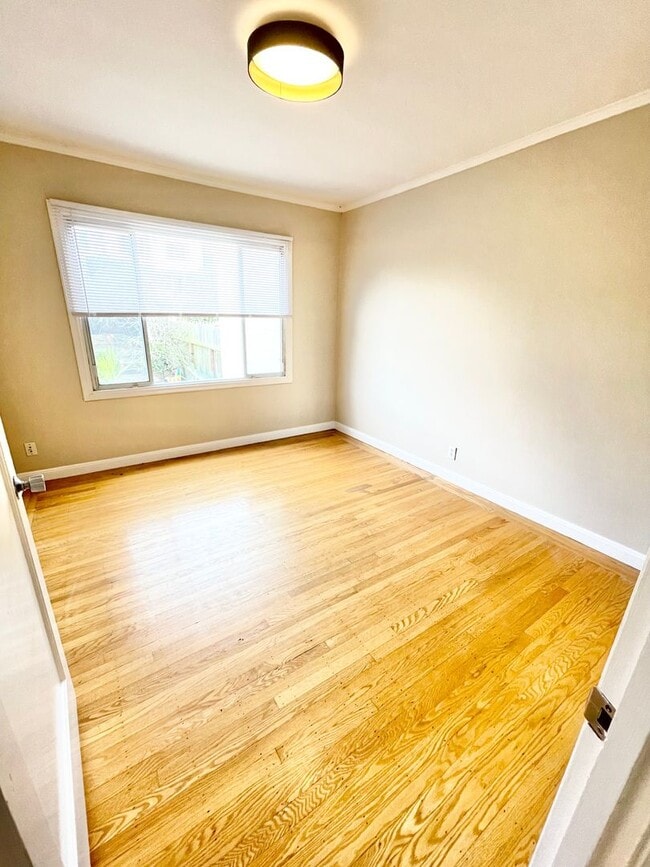 Building Photo - Beautiful 3 Bed / 2 Bath Sunset/Parkside Home!