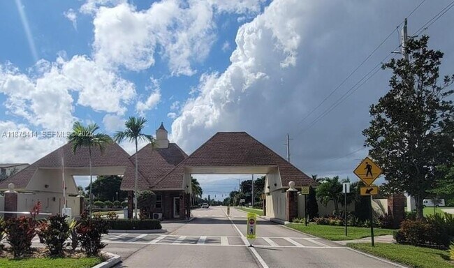 Building Photo - 37 Brighton A