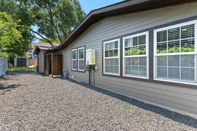 Building Photo - 3307 Garden Villa Ln