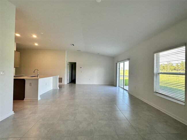 Building Photo - 335 Loch Ct