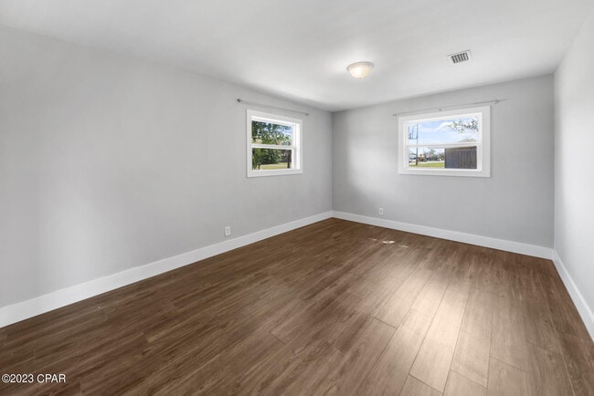 Building Photo - 3103 W 21st Ct