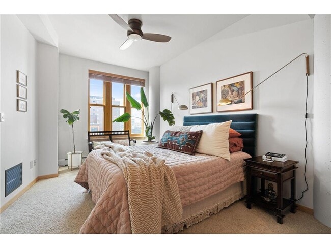 Building Photo - 401 N 2nd St