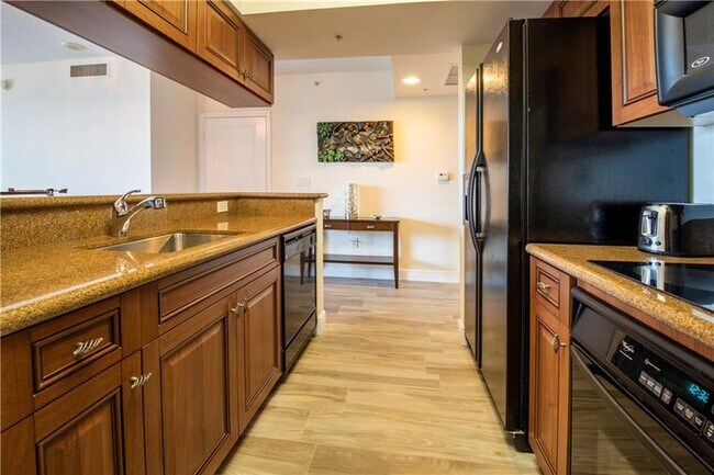 Building Photo - 347 N New River Dr E