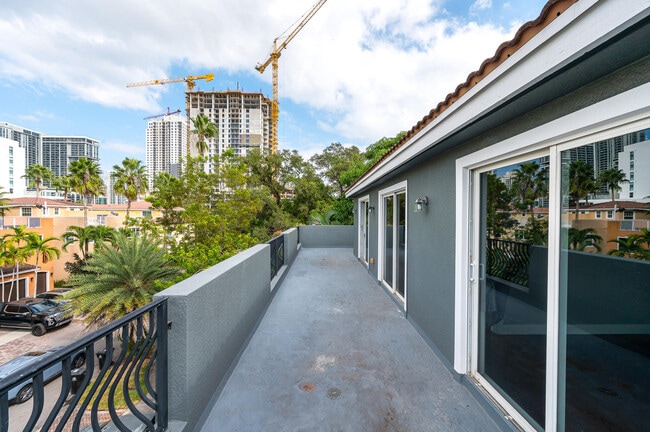 Building Photo - 486 SW 5th St