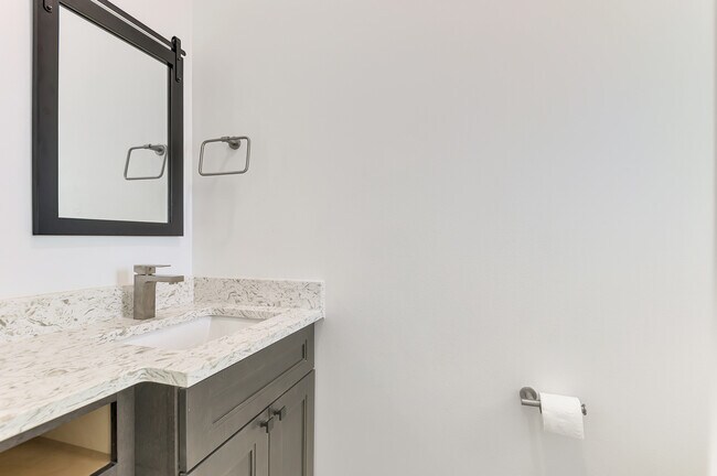 Building Photo - 2144 Webber St