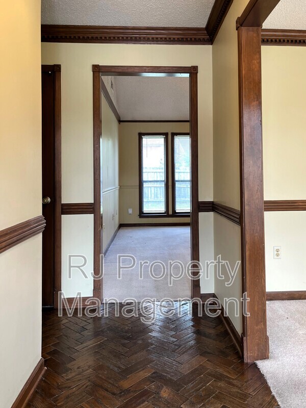 Building Photo - 421 Griffon Dr