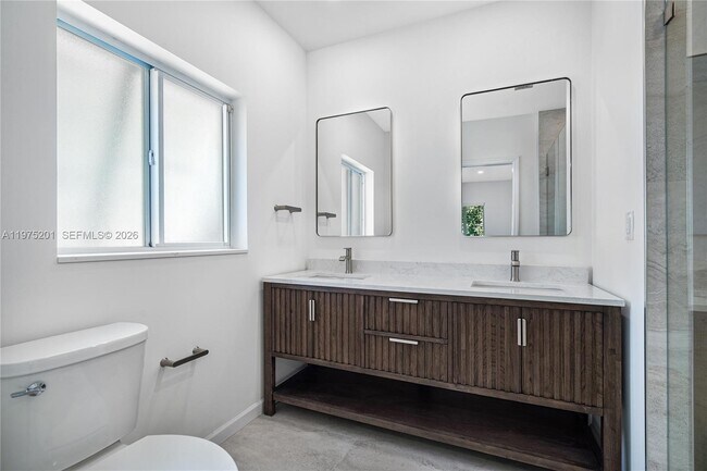 Building Photo - 1235 Algardi Ave