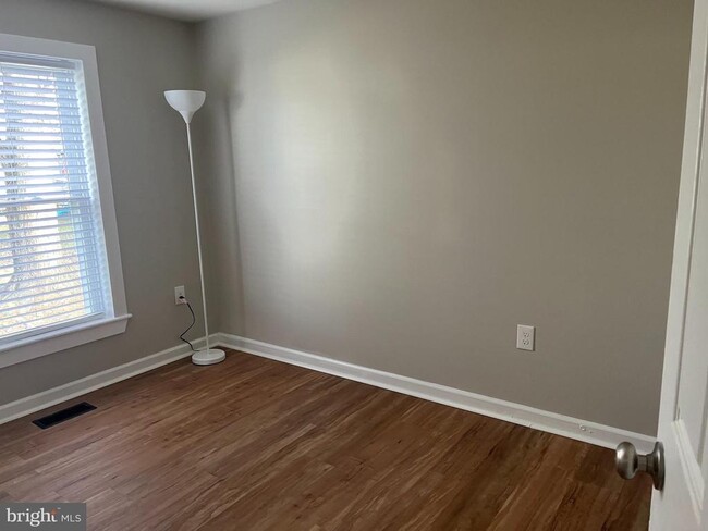 Building Photo - 206 Cashmere Dr