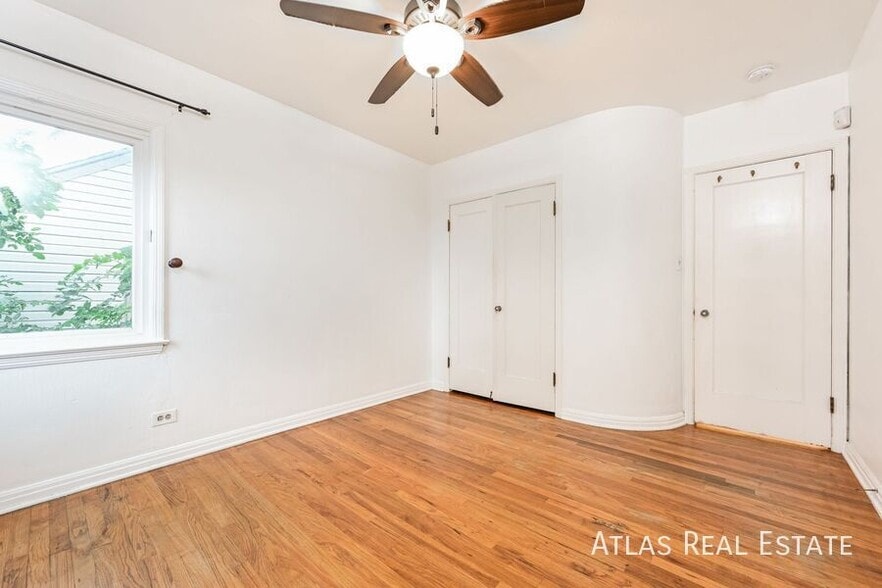 Building Photo - 5025 Beach Ct