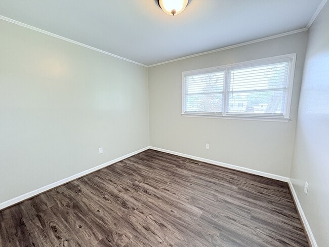 Building Photo - 4077 Brookfield Dr