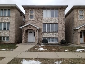 Building Photo - 5218 S Kilbourn Ave