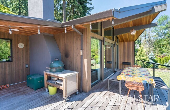 Building Photo - Perfectly located Lake Oswego Mid-century Modern Home with Lake Rights