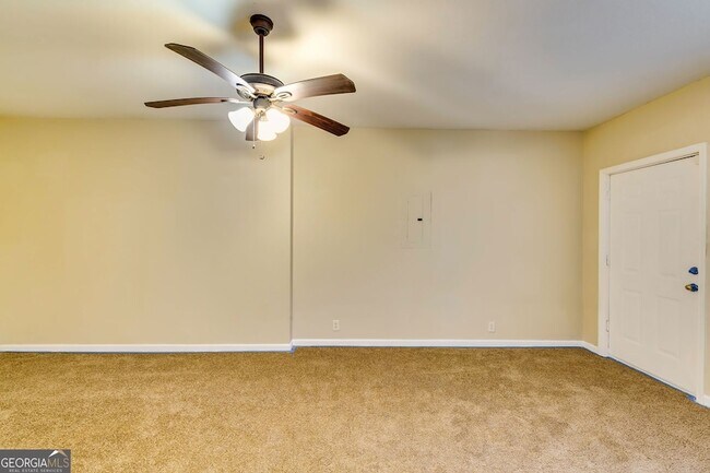 Building Photo - 2727 Manor Cove