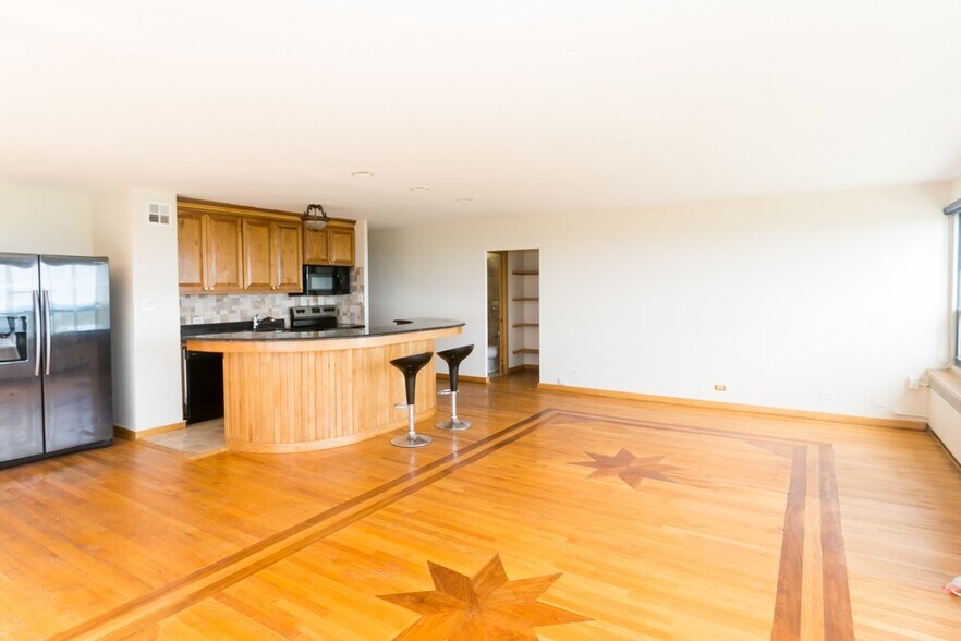 Building Photo - 4180 N Marine Dr