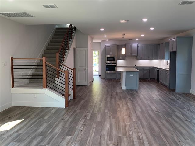 Building Photo - 208 E Park Dr