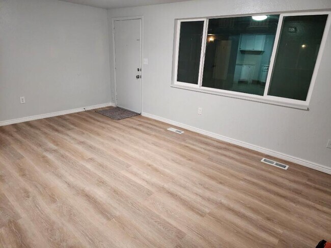 Building Photo - Roy 4-plex 2014