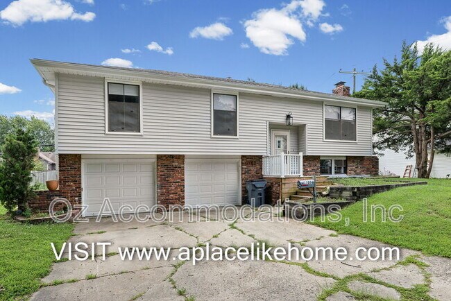 Building Photo - 1105 W Elm Terrace