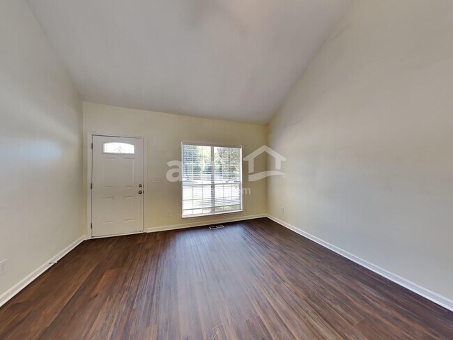 Building Photo - 1300 Georgetown Dr