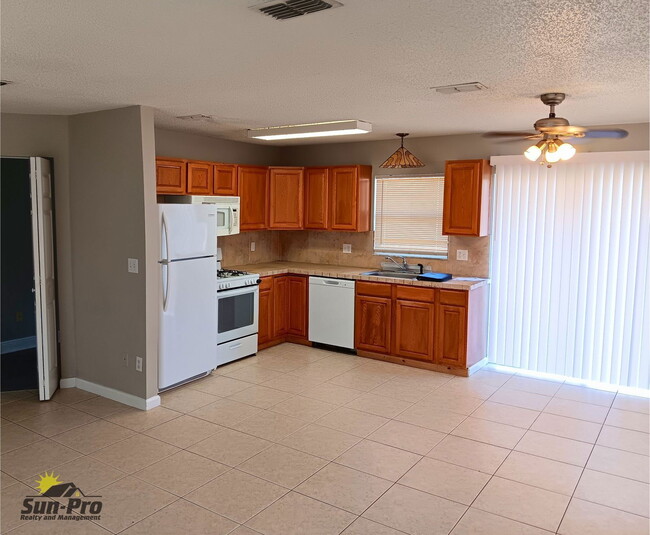 Building Photo - 2735 Fern Palm Dr