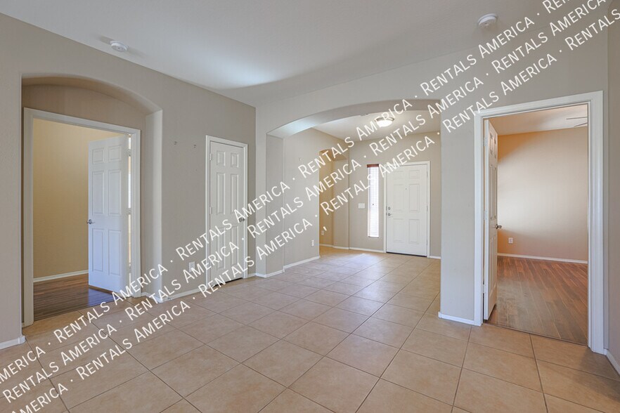 Building Photo - 2954 E Coconino Dr