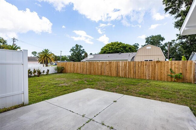 Building Photo - 923 Sand Crest Dr