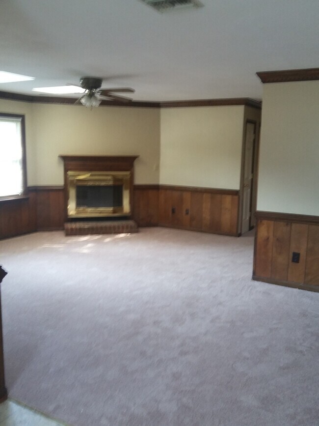 Building Photo - 2 Bedroom 2 Bathroom Townhome located in Great Bridge