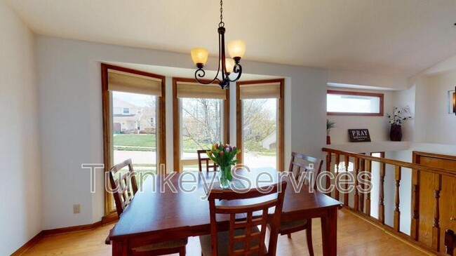 Building Photo - 204 Summerset Dr