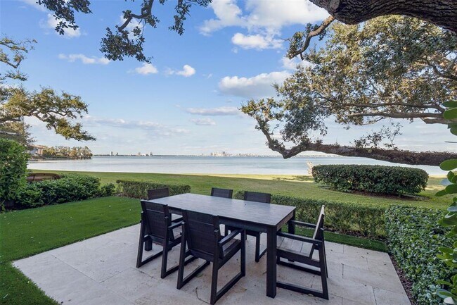 Building Photo - 5010 Bayshore Blvd