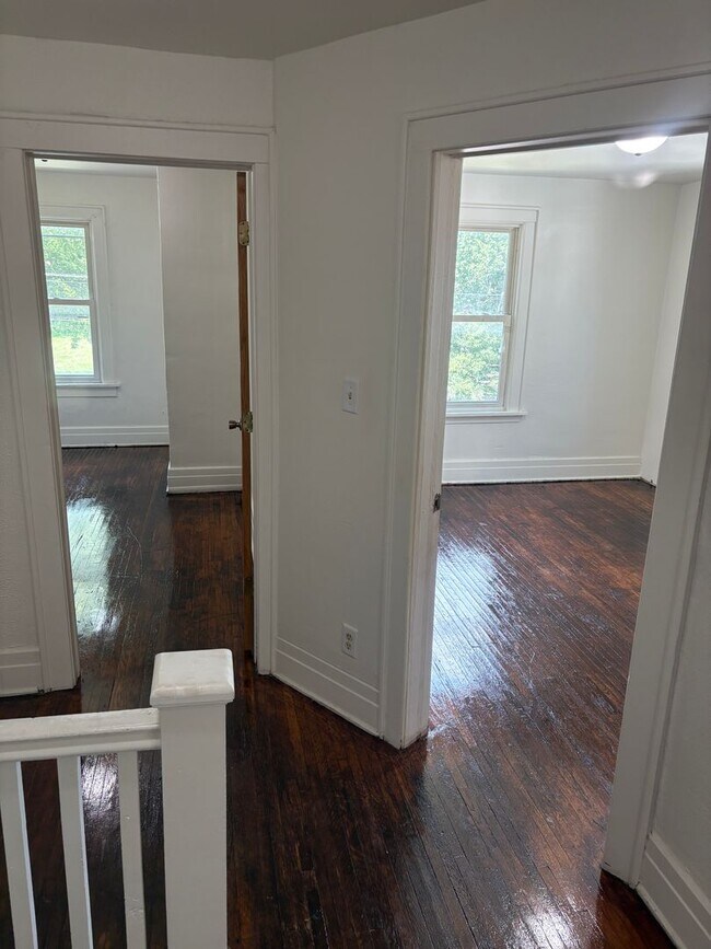 Building Photo - 3 Bedroom Duplex Apartment in Waterloo, IA