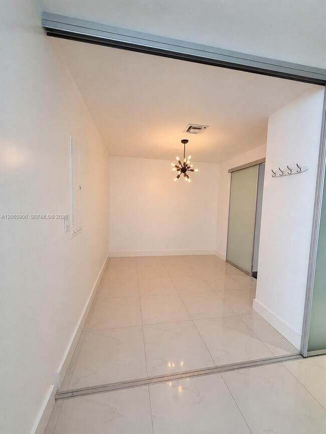 Building Photo - 900 Biscayne Blvd