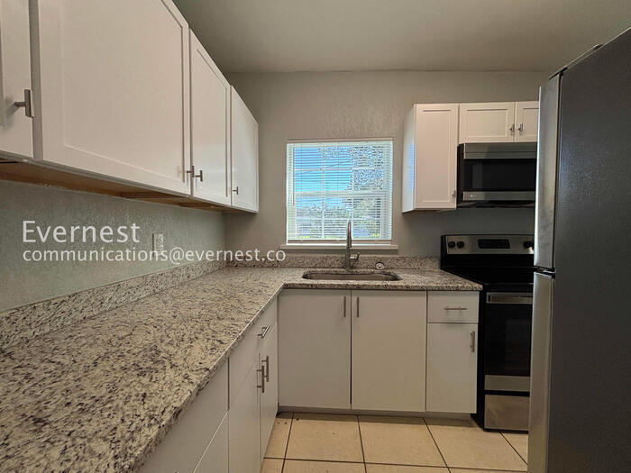 Building Photo - 116 Hope Cir