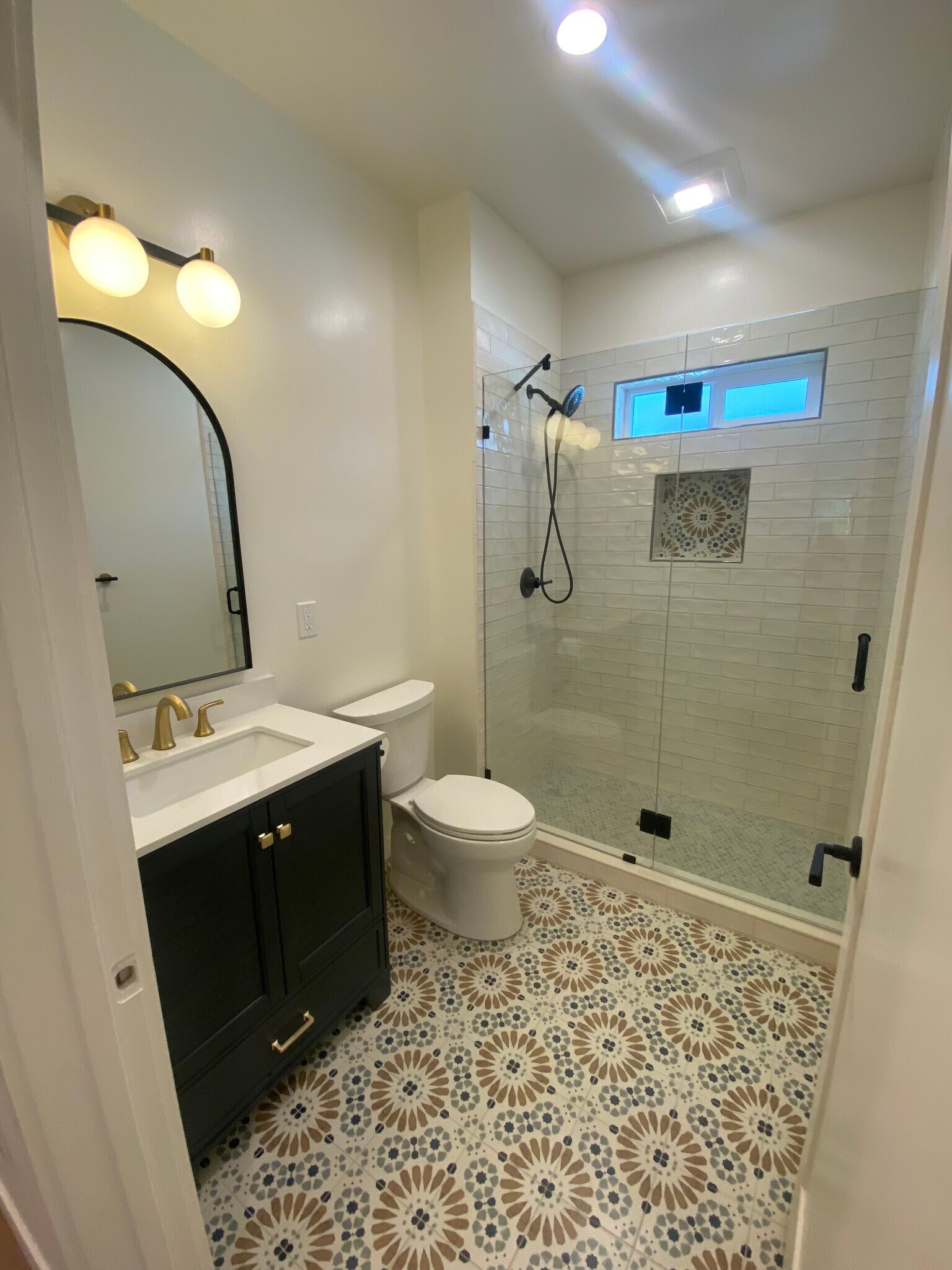 Building Photo - 1077 E Howard St