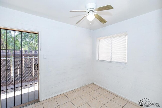 Building Photo - 276 S 17th Ave